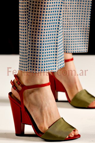 Zapatos dia moda verano 2012 Fendi d